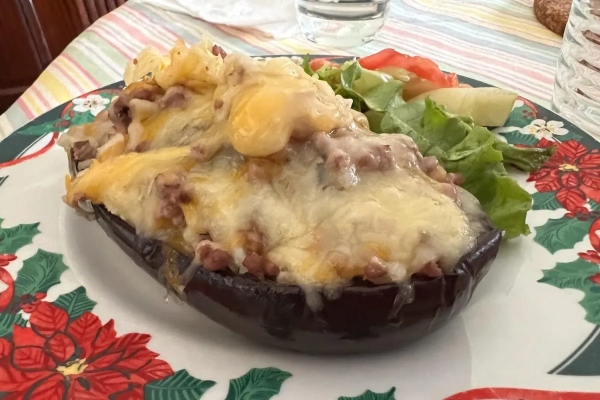 Carne em barquinhos de beringela