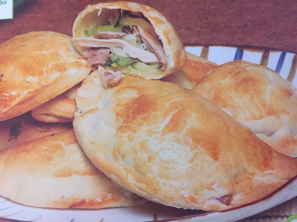 Empanadilhas de frango com cenouras e curgete
