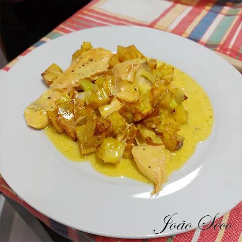 Gratinado de Salmão com Molho Holandês
