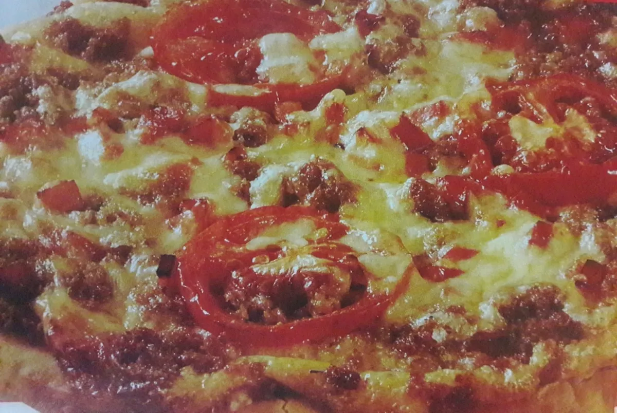 Piza de Carne e Tomate