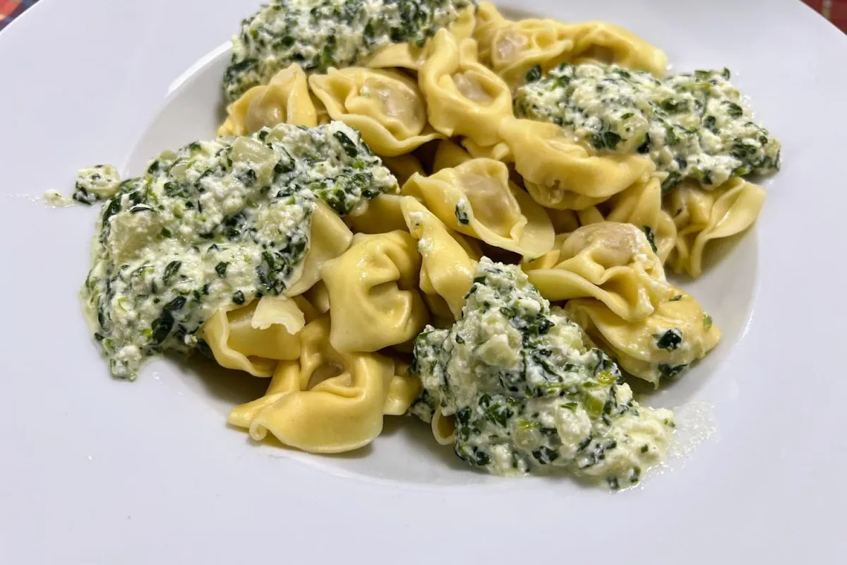 Raviolis com Molho de Espinafres e Requeijão