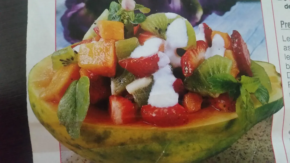 Salada de Frutas com Papaia e Iogurte