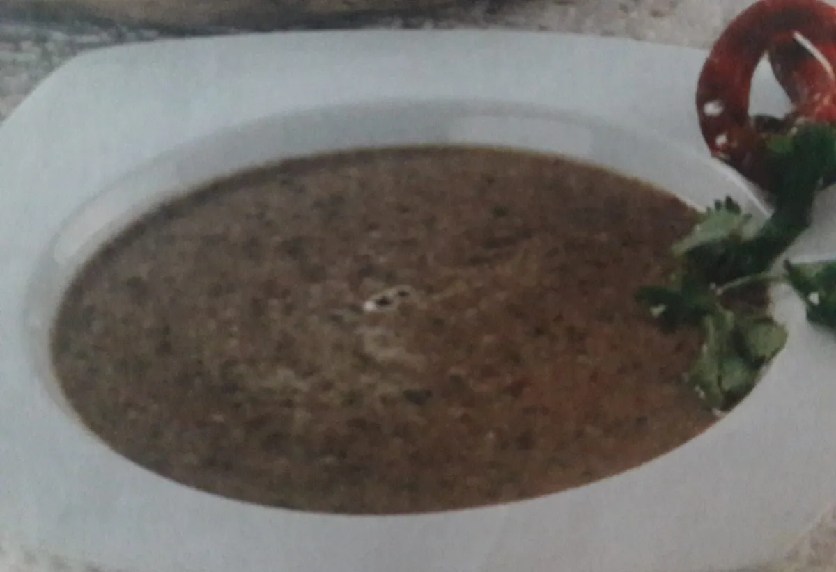Sopa de feijão com coentros