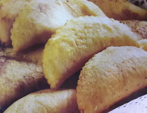 Almojávenas de Queijo e canela