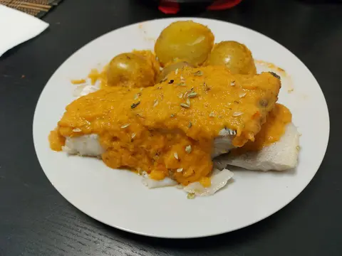 Bacalhau com molho de tomate e orégãos  