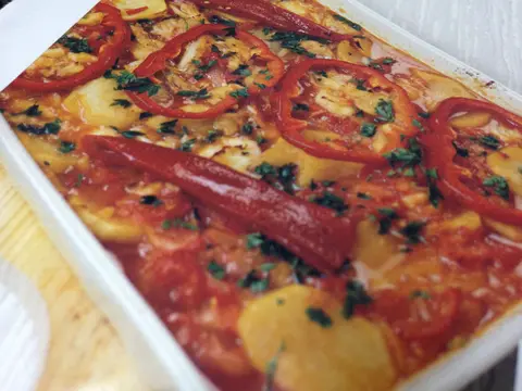 Bacalhau no tabuleiro à Biscainha