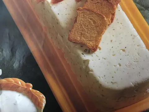 Bolo de Queijo Fresco e Ervas