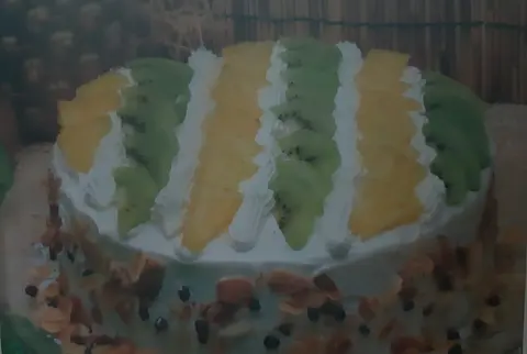 Bolo de Quivi e Abacaxi