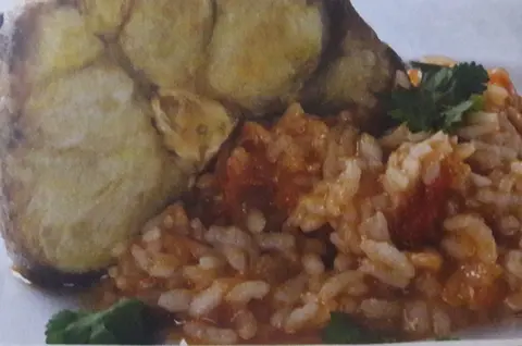 Cação frito com arroz de tomate