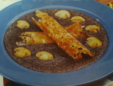 Creme de Feijão Preto com cogumelos