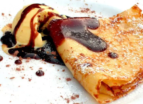 Crepes com baunilha e chocolate