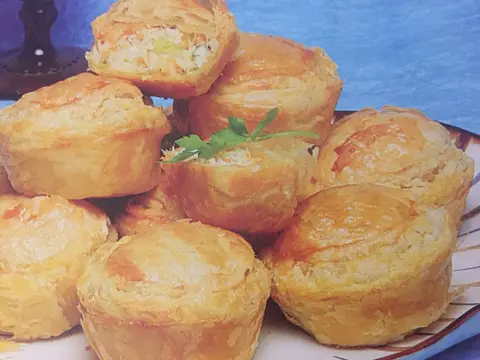 Empadas de bacalhau com legumes