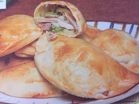 Empanadilhas de frango com cenouras e curgete