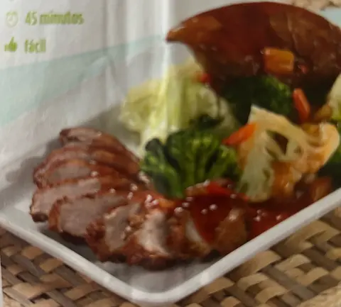 Peito de pato corado com molho agridoce