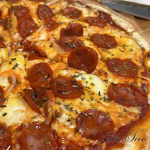 Piza de Chouriço e Cebola