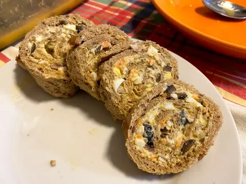 Rolos de Pão com sardinha
