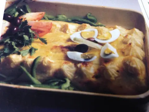 Torta de Bacalhau com Salada de Pimentos
